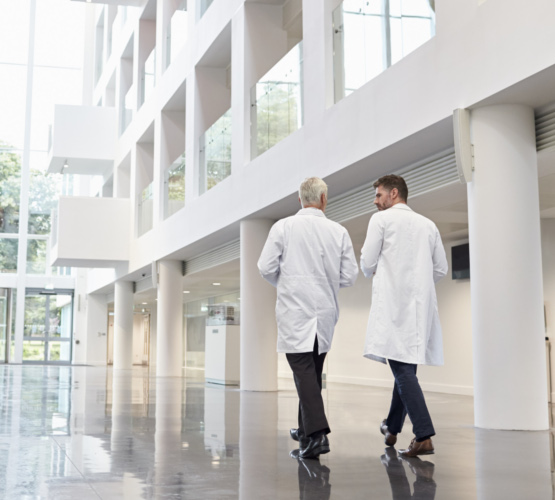 ksp-l-555x500_healthcare_doctors_walking